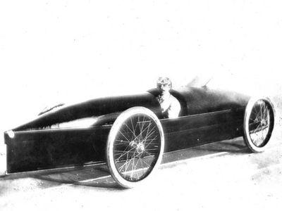 Fred Marriott in his modified Stanley Steamer, the Rocket, shortly before he broke the land-speed record. 
