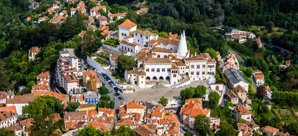  The town of Sintra, with the National Palace at center 