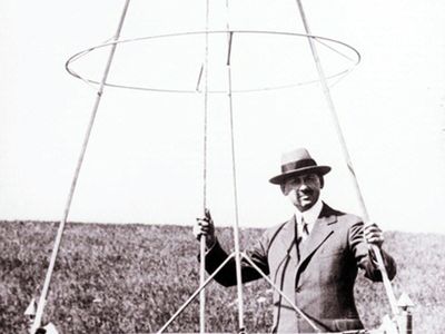 Goddard with his Hoopskirt rocket during a launch attempt in September 1928.