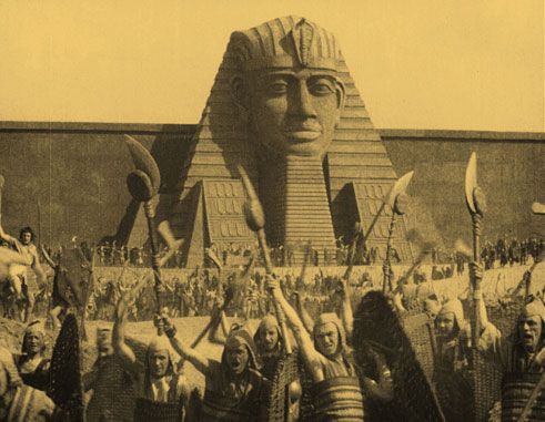Set constructed in Berlin for Ernst Lubitsch’s The Loves of Pharaoh.