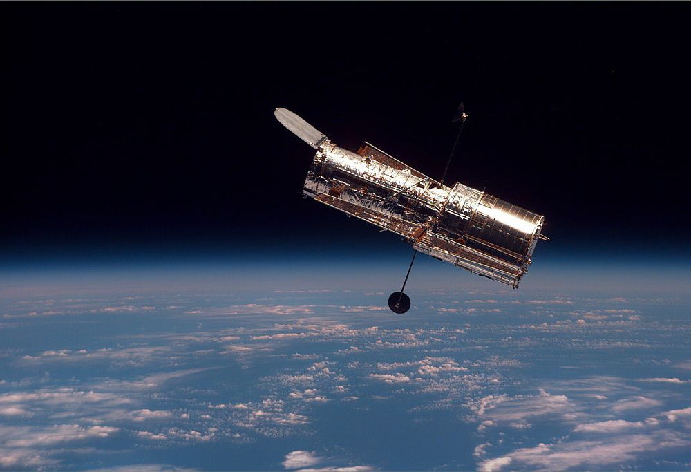 1024px-Hubble_01.jpg