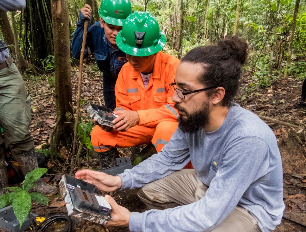 Diego Balbuena, research assistant with the Smithsonian Conservation Biology Institute’s Center for Conservation and Sustainability, trains local partners in the use of camera traps