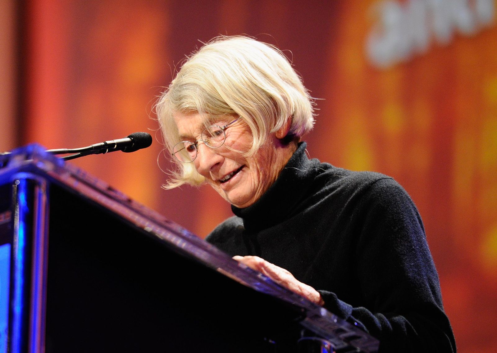 Mary Oliver Helped Us Stay Amazed