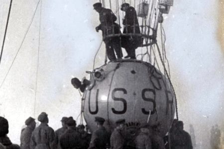 Crew boarding the Stratostat SSSR on September 30, 1933.