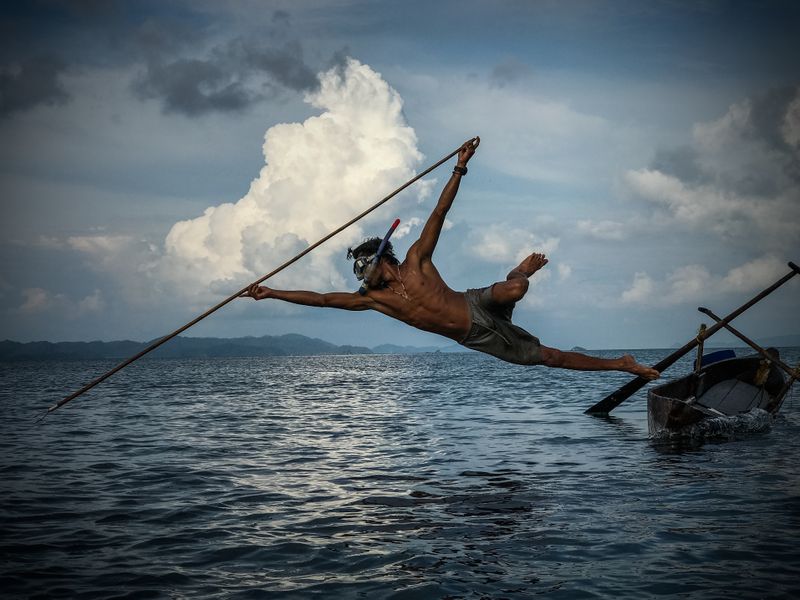 Sea Gypsy spear diving Smithsonian Photo Contest Smithsonian Magazine