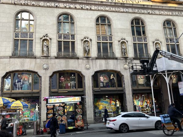 Beauty in Footwear Building.  Apple iPhone SE (3rd Generation) thumbnail