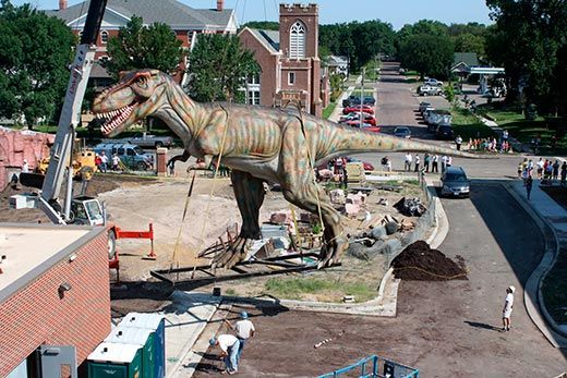 20110520083234giant-t-rex-dinosaur-520.jpg
