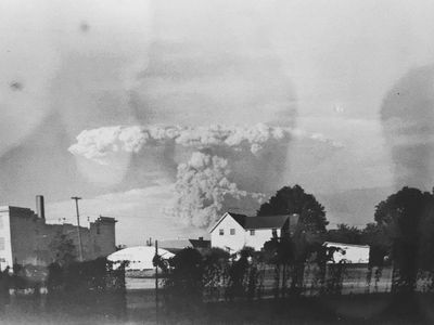 Image of Mount St. Helens plume found in a thrift store camera