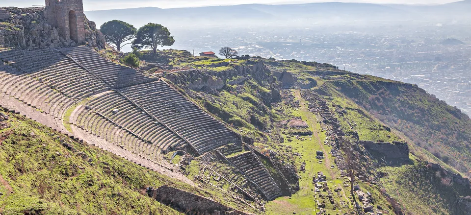 The dramatic hillside amphitheater in Pergamum 