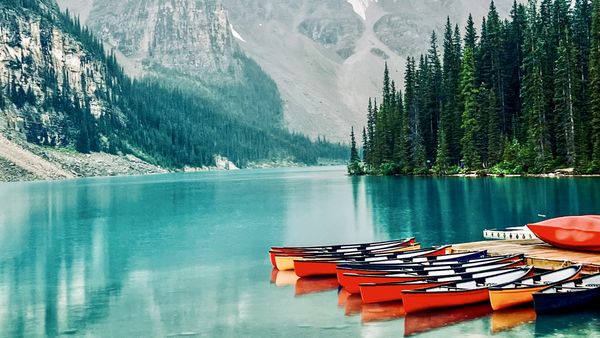 Canoes on Moraine Lake thumbnail