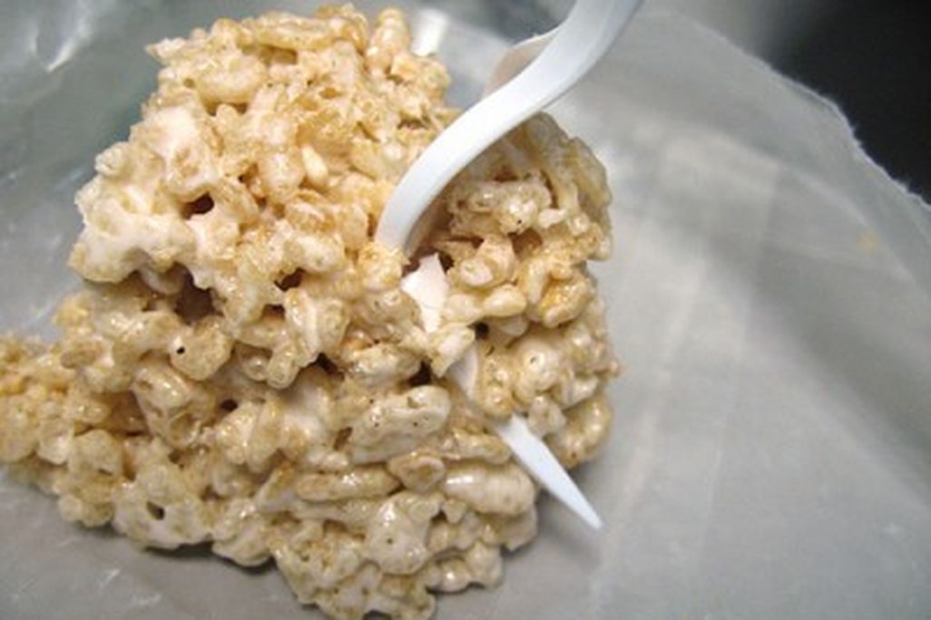 20110520090148rice-krispy-treat-by-elorgwhee-400x300.jpg
