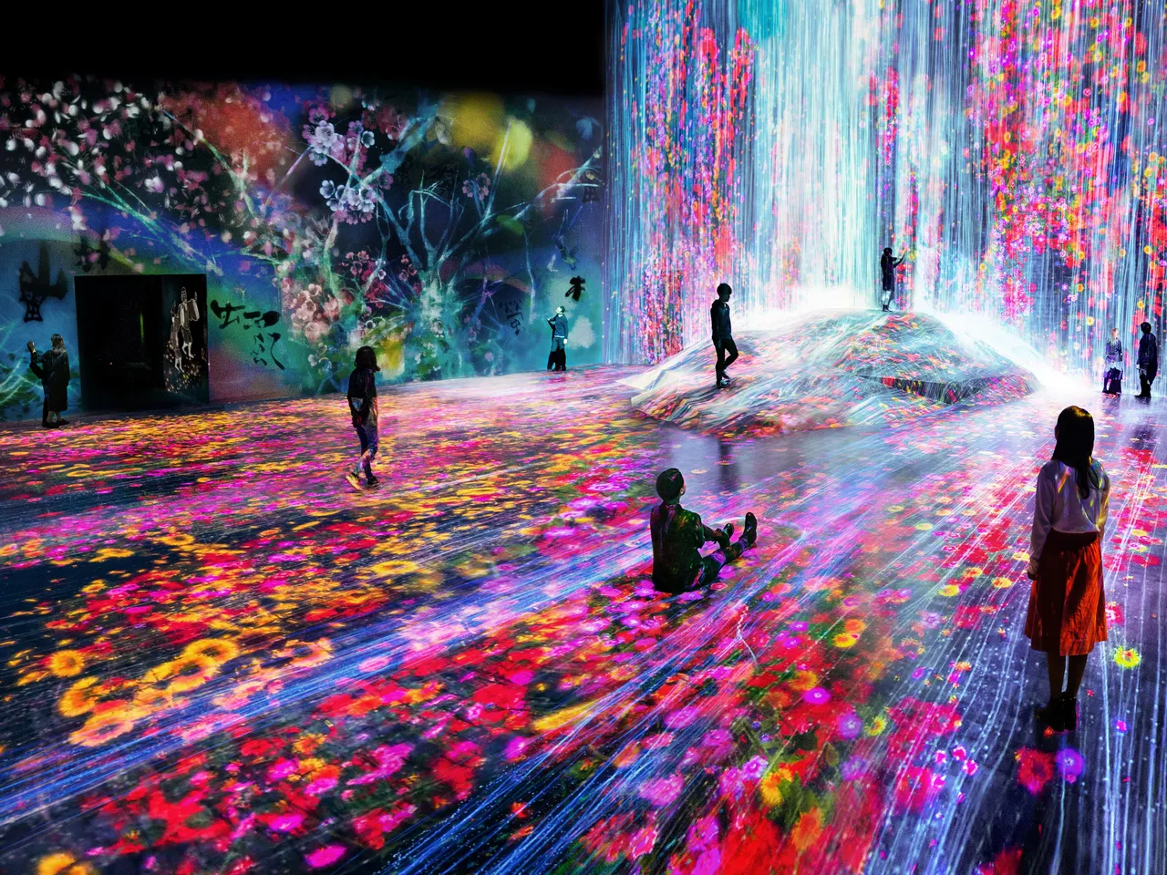 カラフルなデジタルアート作品 Interactive, Digital Art Museum Opens in Tokyo