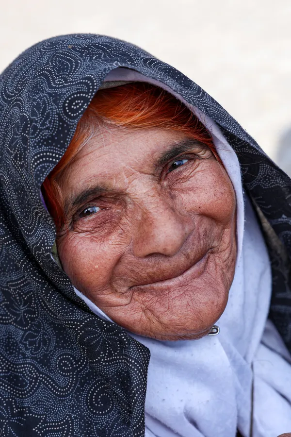 Smiling old woman thumbnail