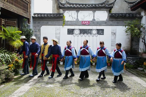 Traditional dance of the Naxi ethnic minority thumbnail