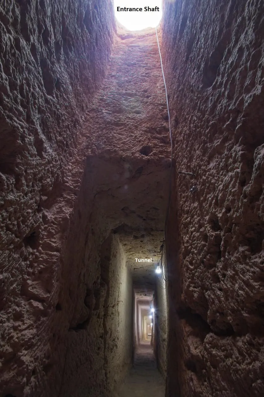 The entrance shaft and the tunnel