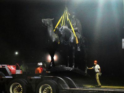 Workers remove the Robert E. Lee and Thomas J. "Stonewall" Jackson monument in Wyman Park early Wednesday, Aug. 16, 2017.