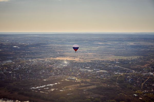 Flying over the city thumbnail