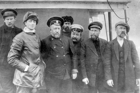 Jan Nagórski (second from left) onboard a ship bound for the Arctic in August 1914.