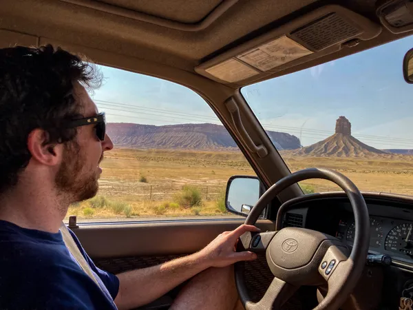 Driving through the American West thumbnail