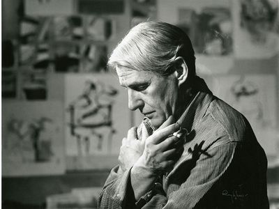 Willem de Kooning photographed in studio