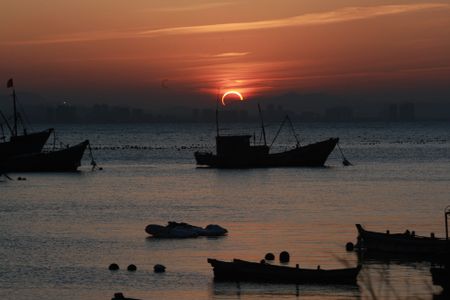 An annular solar eclipse is observed in Yantai, Shandong province, China, January 15, 2010.