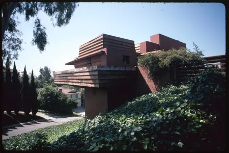 The house was commissioned in 1938 and built in 1939.