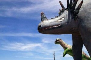 20110520083228funky-dinosaur-sculptures-300x199.jpg