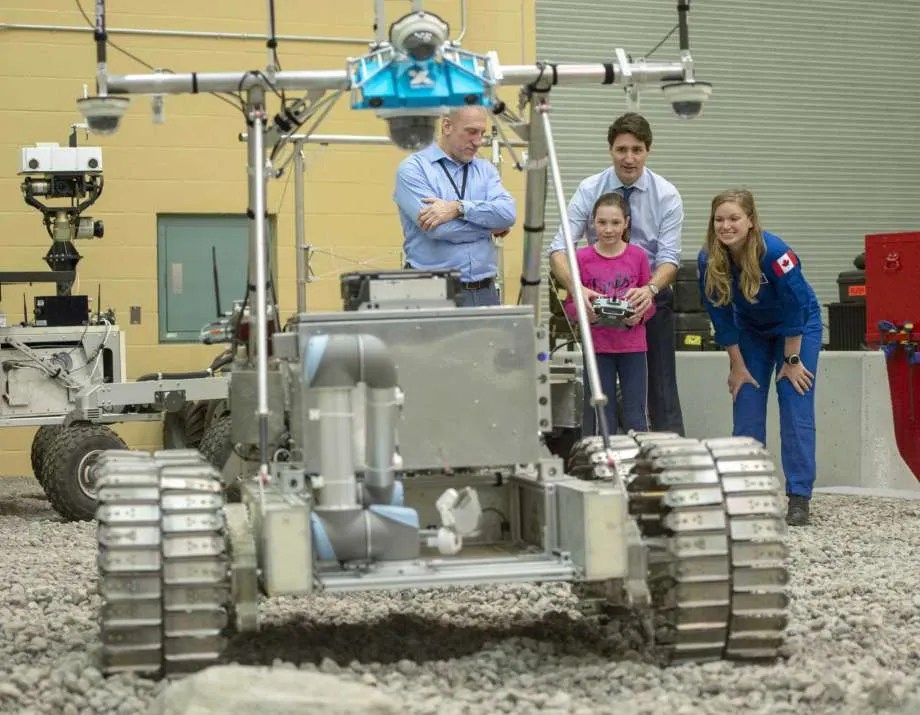 The Return to the Moon With Robots