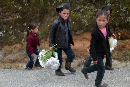 Children accompanying the funeral procession of teenage migrant Gilberto Francisco Ramos Juarez make their way to the cemetery, north of Guatemala City.