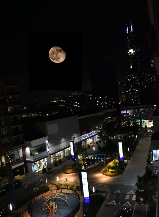 Moon over the Chicago river thumbnail