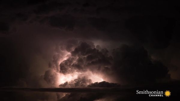 Preview thumbnail for Incredible Timelapse of Dry Badlands Thunderstorm