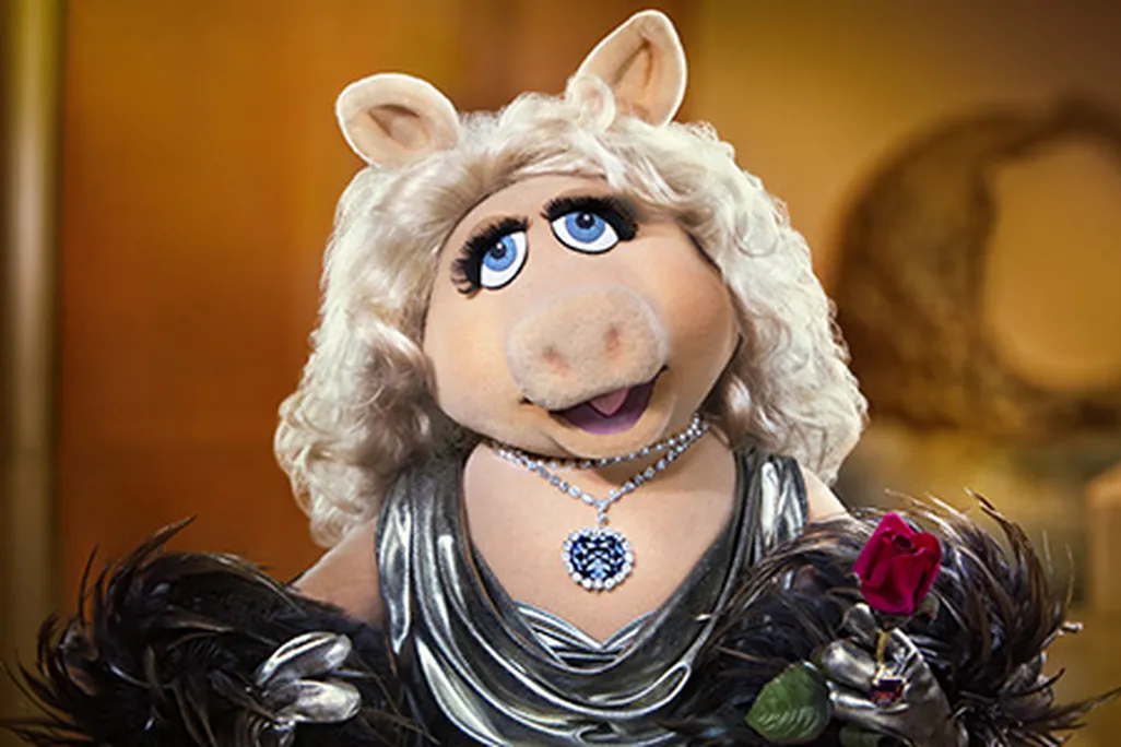 around-the-mall-muppets-miss-piggy-hope-diamond-631.jpg