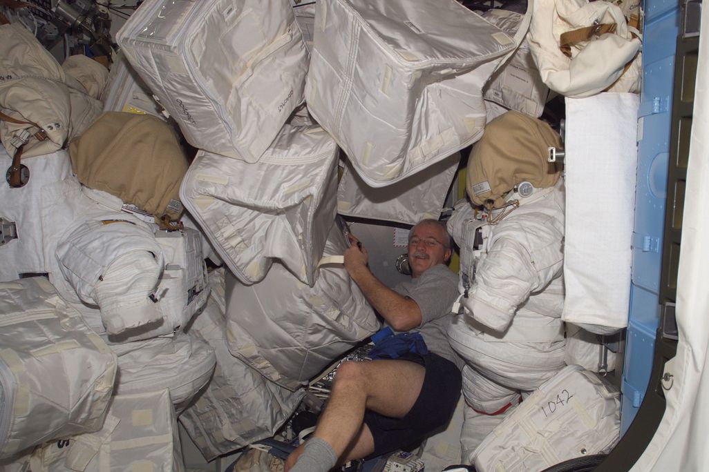 John Phillips stowage iss011e06401 ISS011-E-06401 (18 May 2005) --- Astronaut Jo… .jpeg