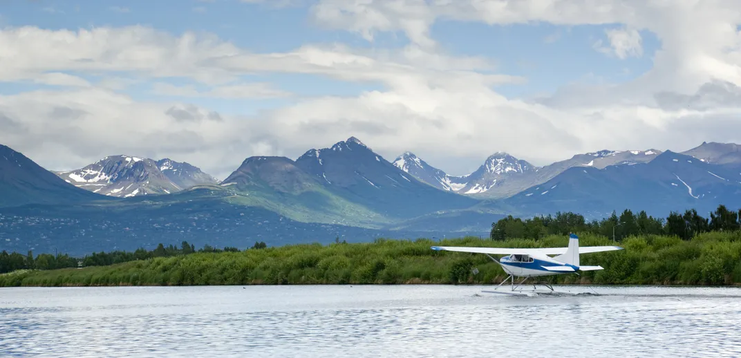Float plane ready for take-off, Lake Hood