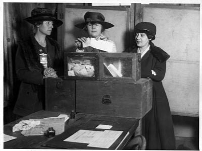 Wyoming women voting.