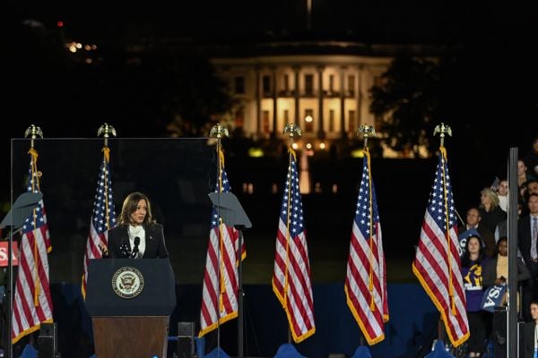 Vice President and Presidential Nominee Kamala Harris delivers the closing remarks of her campaign thumbnail