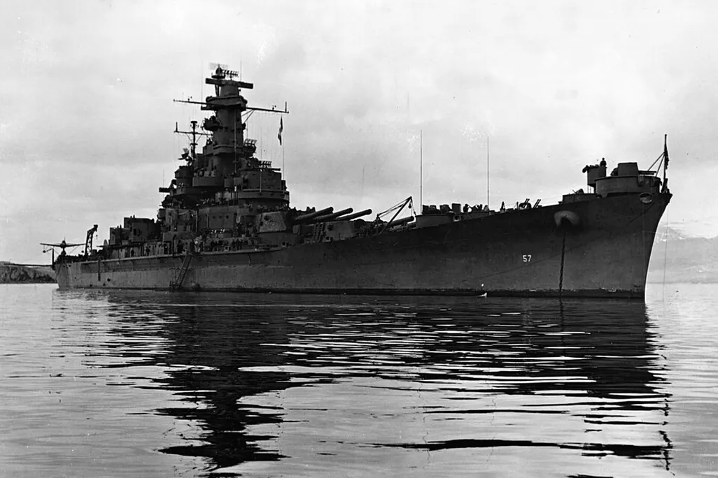 USS_South_Dakota_(BB-57)_anchored_in_Hvalfjörður,_Iceland,_on_24_June_1943_(NH_97265).jpg