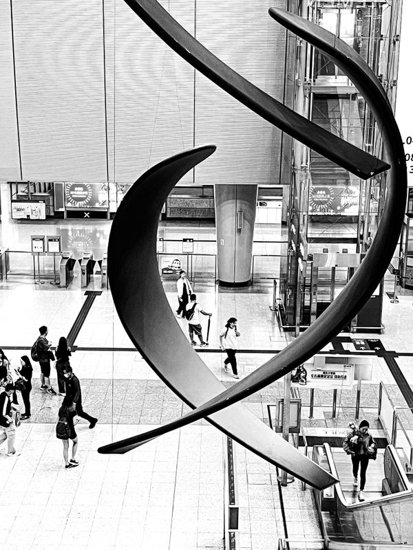 Capturing Time: An Artistic Journey at West Kowloon Station thumbnail