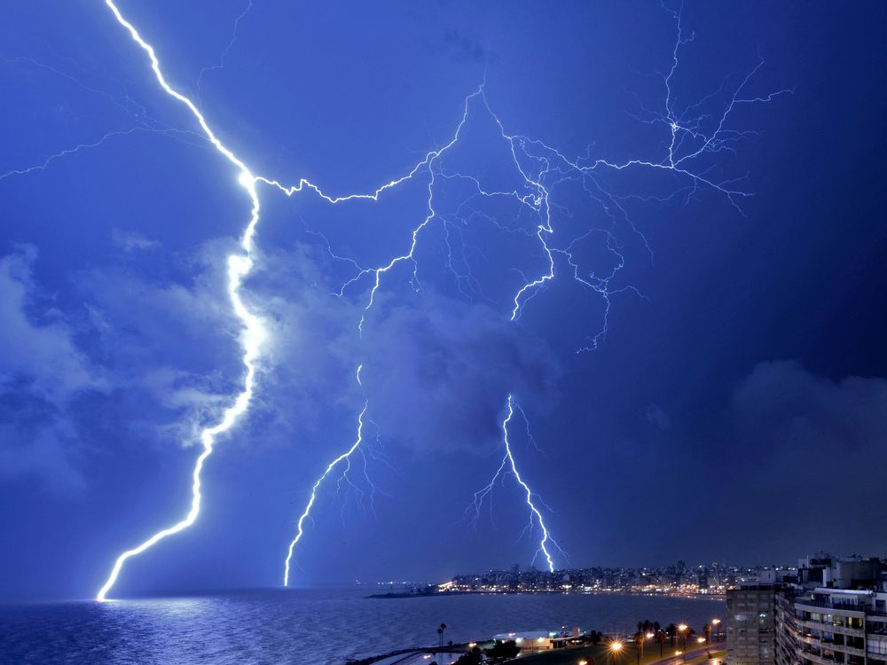 Scientists Guide Lightning Bolts With Lasers for the First Time | Smart  News| Smithsonian Magazine