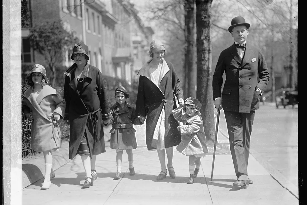 A photo of the Prochnik family on Easter Sunday in 1925