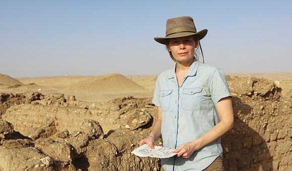 Egyptologist Jacquelyn Williamson on site at Tell el-Amarna. Williamson will lead an all-day seminar for Smithsonian Associates on April 10 examining the site's latest discoveries.