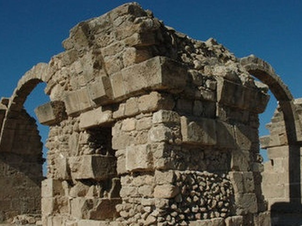 This Castle's Toilet Still Holds Parasites From Crusaders' Feces, image size:1280x960