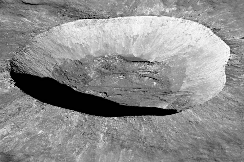 lunar crater 11847h.jpeg
