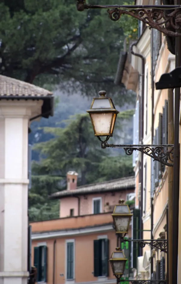 Trastavere Street Lamp thumbnail