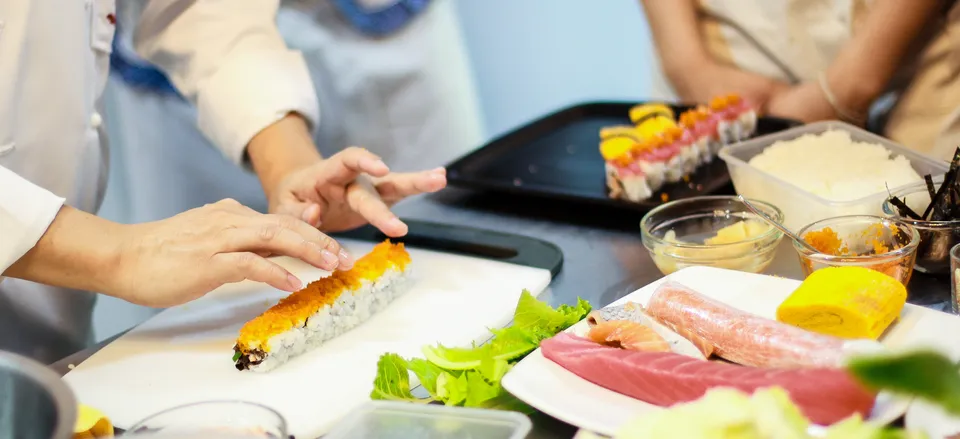  Sushi-making lesson 