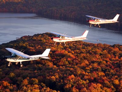 A trio of classic Cessna 152 trainers tour Pennsylvania.