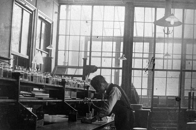 Case working in a chemistry lab