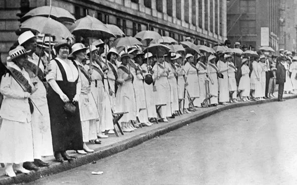As a child, Gellhorn joined her mother, Edna Fischel Gellhorn, in a protest for women's suffrage at the 1916 Democratic National Convention.