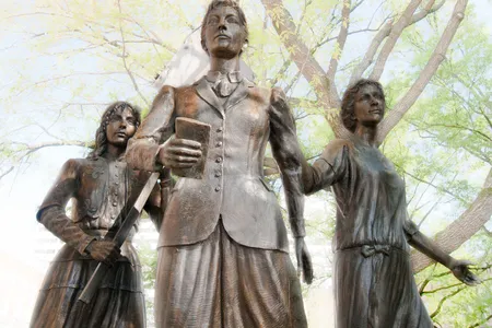 The Tennessee Woman Suffrage Memorial in Knoxville is a start to what should be a nationwide trend.