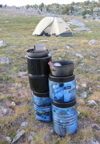 Food canisters